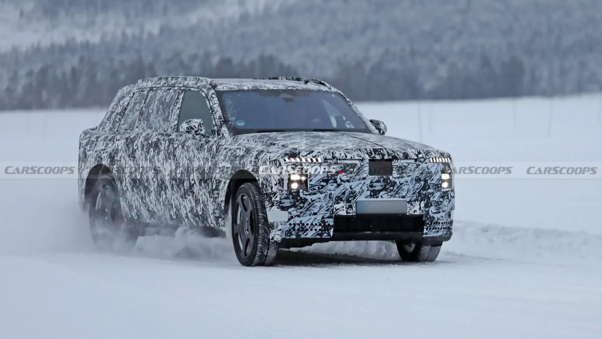 Rolls-Royce Cullinan нового поколения: первые фото и подробности