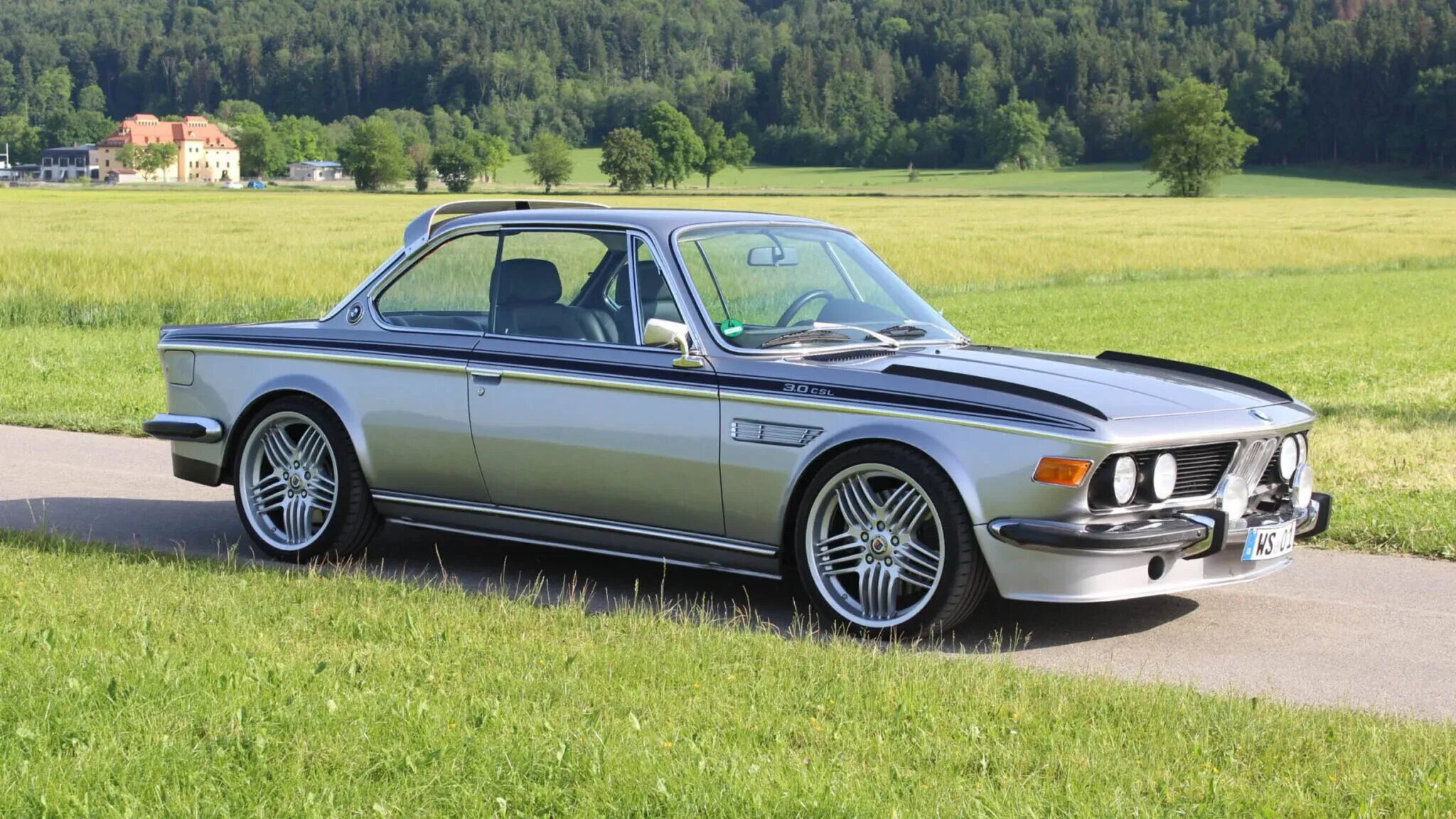 В продаже появился BMW M5, переодетый в кузов из 1970-х