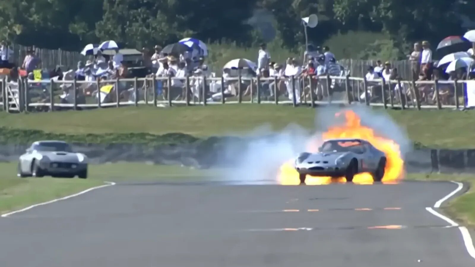 На гонке ретроавтомобилей загорелся Ferrari 250 GTO за 50 миллионов долларов
