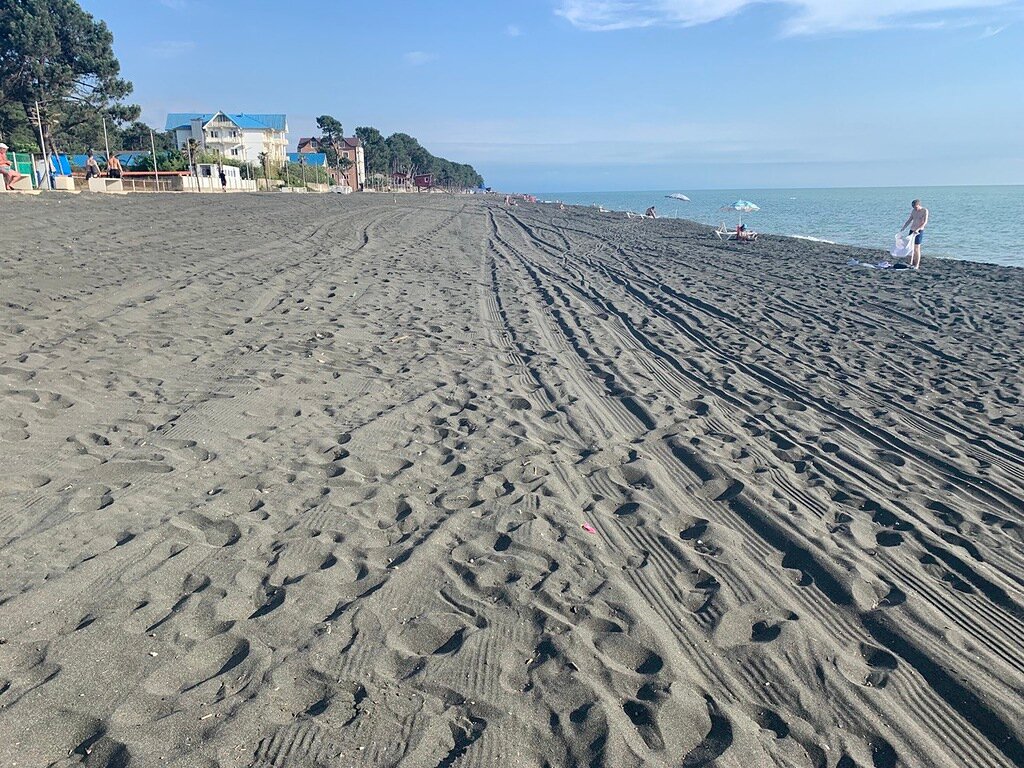 Благодаря магнитному песку в Уреки самый приятный вход в море на
всём побережье Грузии
