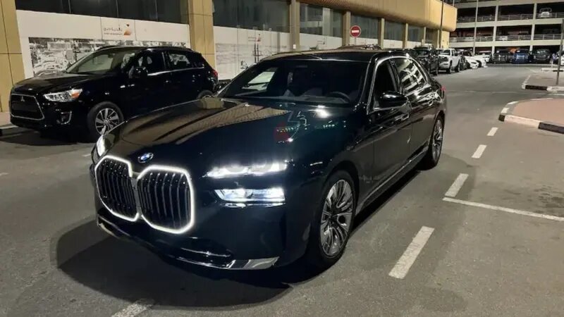 Названы российские цены на BMW 7 серии нового поколения