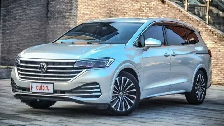 На Авто.ру начали продавать роскошные минивэны Volkswagen Viloran из Китая