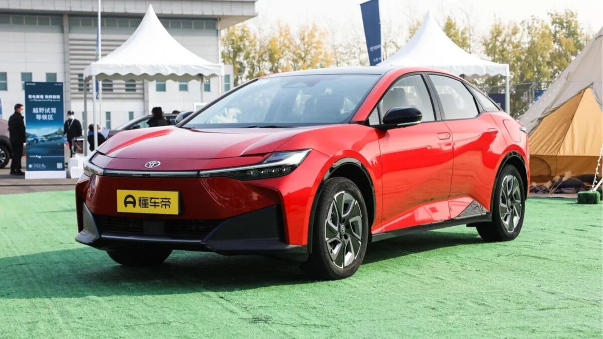Электроседан Toyota bZ3 с батареей на 616 километров начали продавать в России