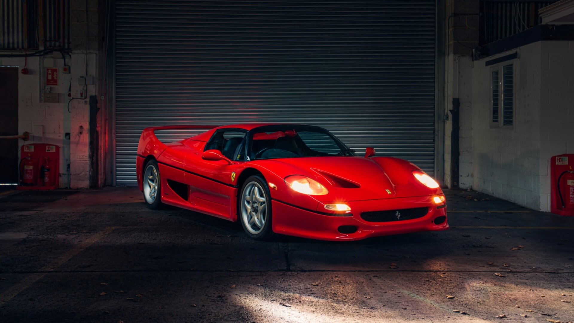 Редчайший праворульный Ferrari F50 выставят на аукцион