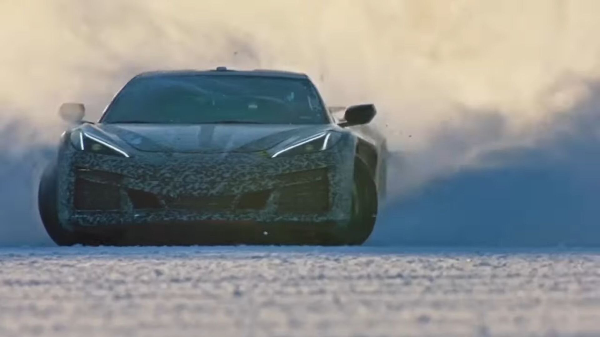 Снежный дрифт гибридного Chevrolet Corvette показали на видео