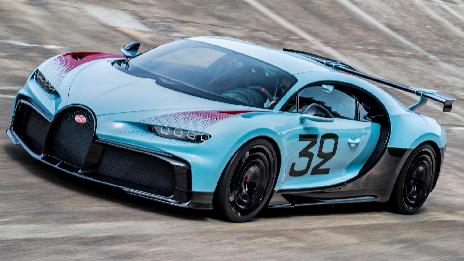 Компания Bugatti открыла подразделение по персонализации и показала новый гиперкар
