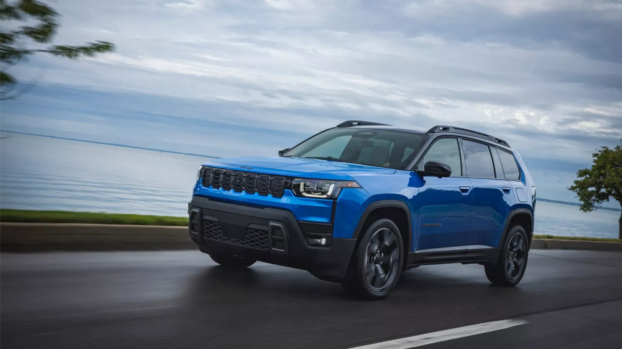 Представлен новый Jeep Cherokee с тремя моторами