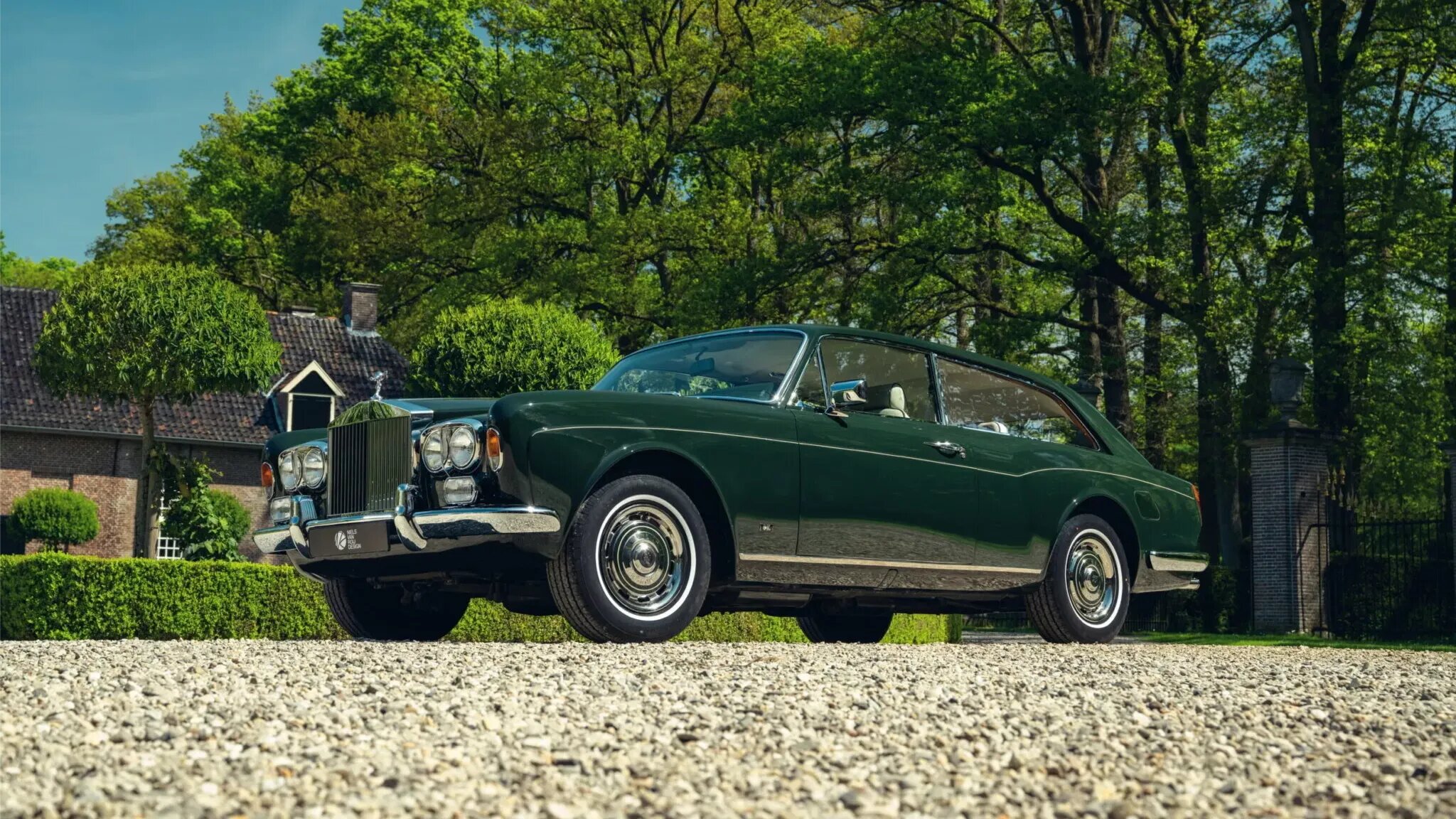 Старый Rolls-Royce превратили в универсал для велосипедиста