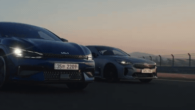 Kia Stinger подрифтовал на прощание со своим преемником