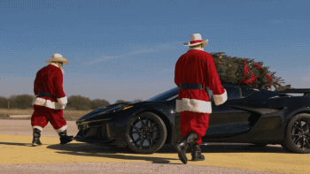 Chevrolet Corvette ZR1 стал самым быстрым перевозчиком новогодней ёлки