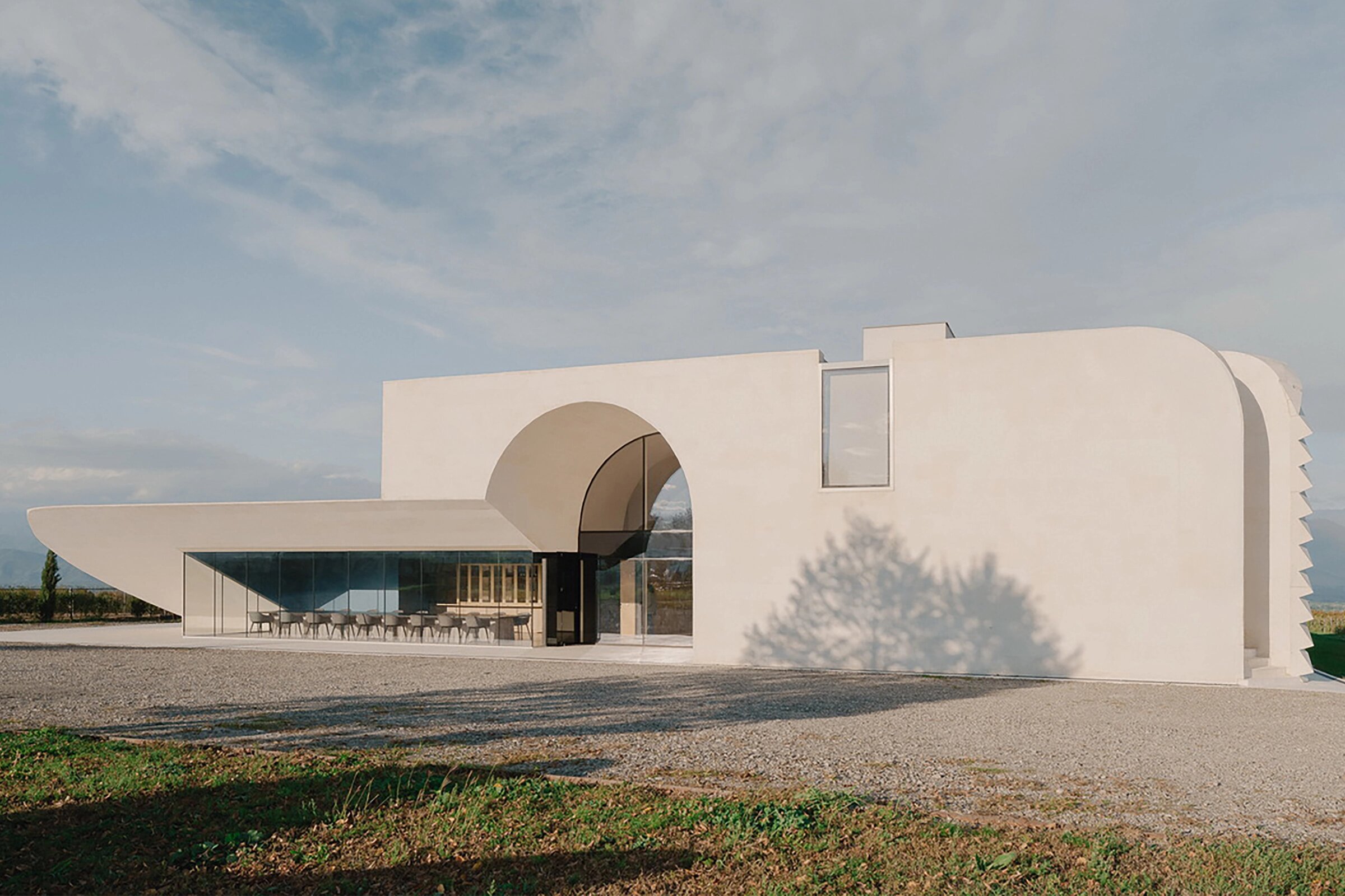 Винодельня в футуристическом стиле на склонах долины Алазани: фотопост из Грузии