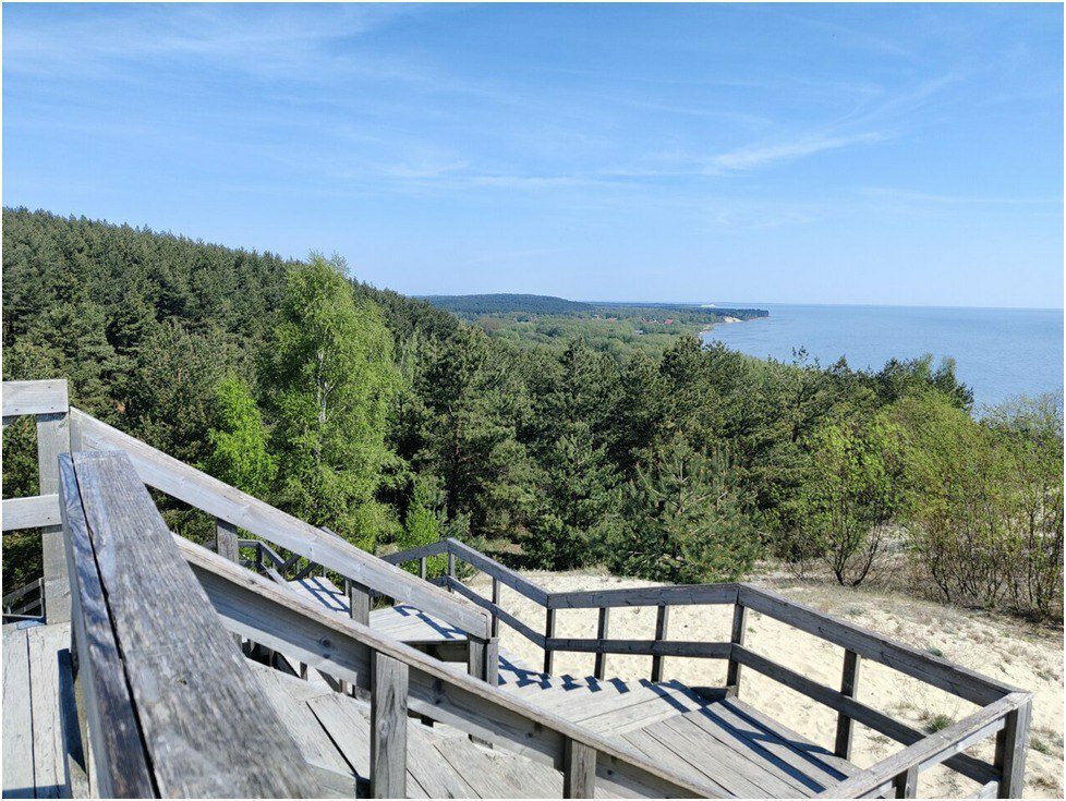 Кроме самой высокой смотровой площадки на маршруте есть ещё
две другие с красивыми видами на окрестности.