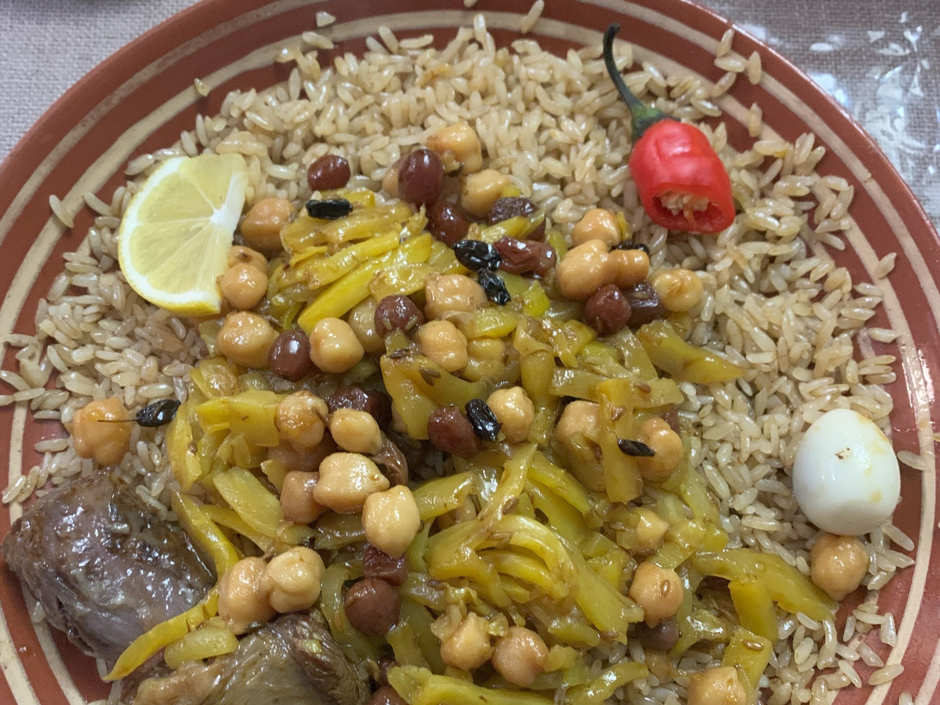 По одной из легенд,
самаркандский плов имеет такую подачу со времён Тамерлана.