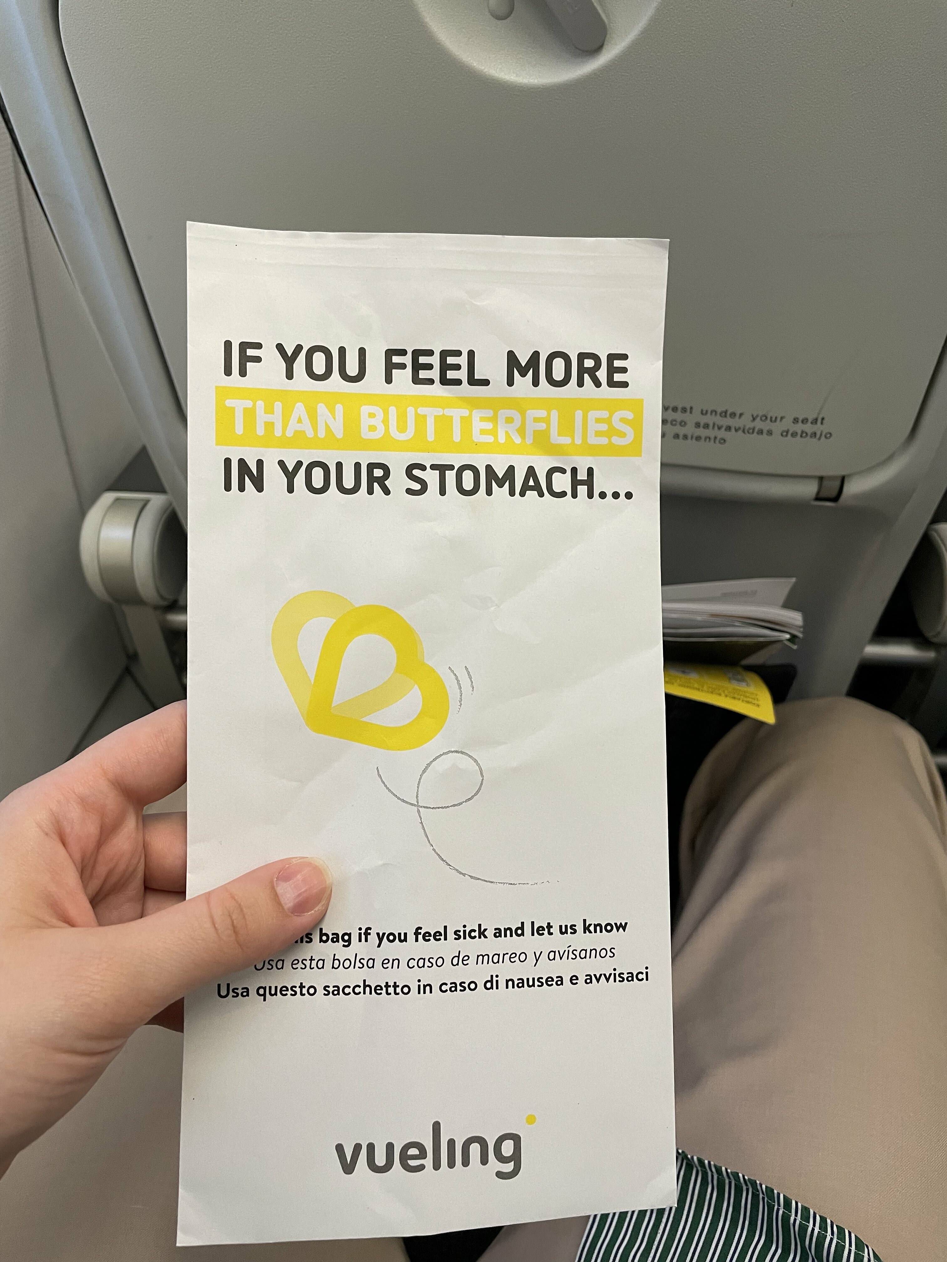 Забавное описание пакетика в самолёте.