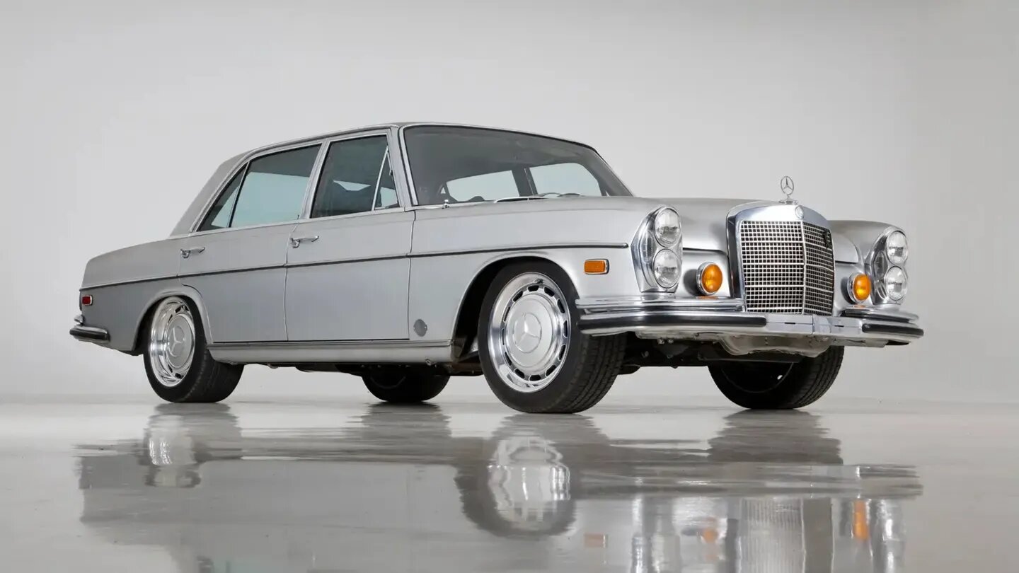 Mercedes-Benz 300 SEL 1971 года превратили в рестомод с наддувным V8 от Корвета