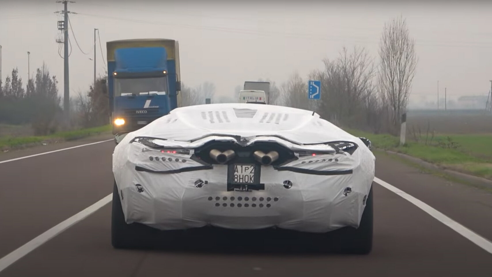 Фотошпионы заметили прототип преемника Lamborghini Aventador со странным выхлопом