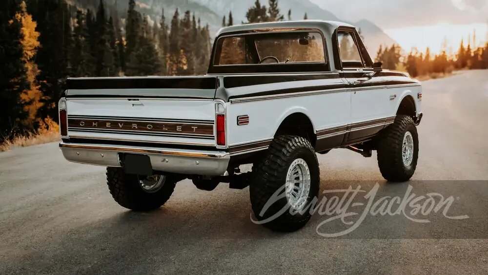Старый пикап Chevrolet оснастили 10,4-литровым 1018-сильным мотором и выставили на продажу
