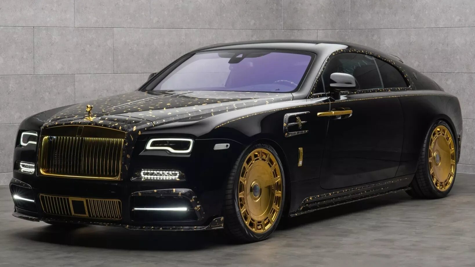 Ателье Mansory показало Rolls-Royce Wraith с отделкой 24-каратным золотом