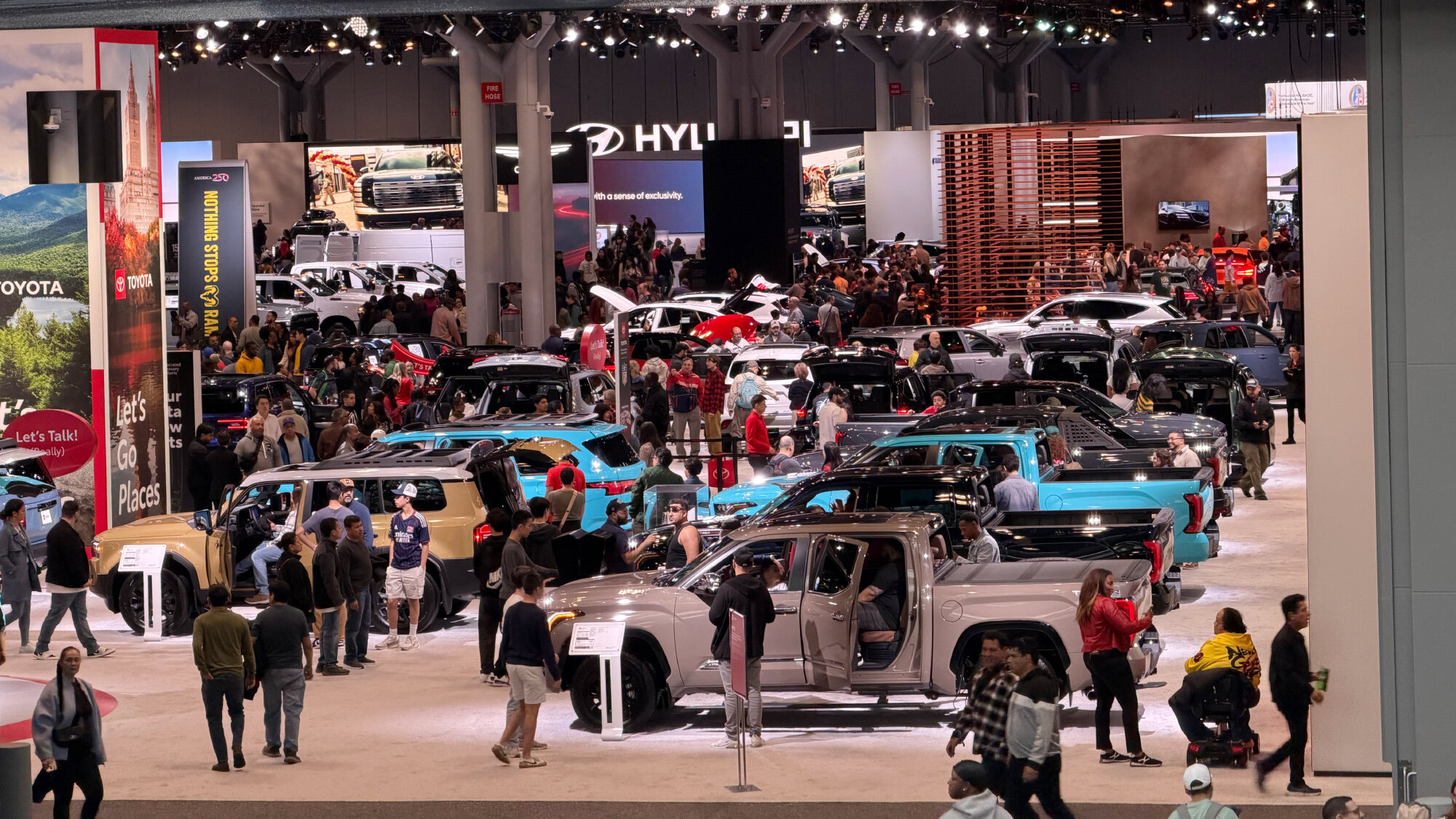 Что не так с автосалоном в Нью-Йорке и почему это хорошо: репортаж с выставки