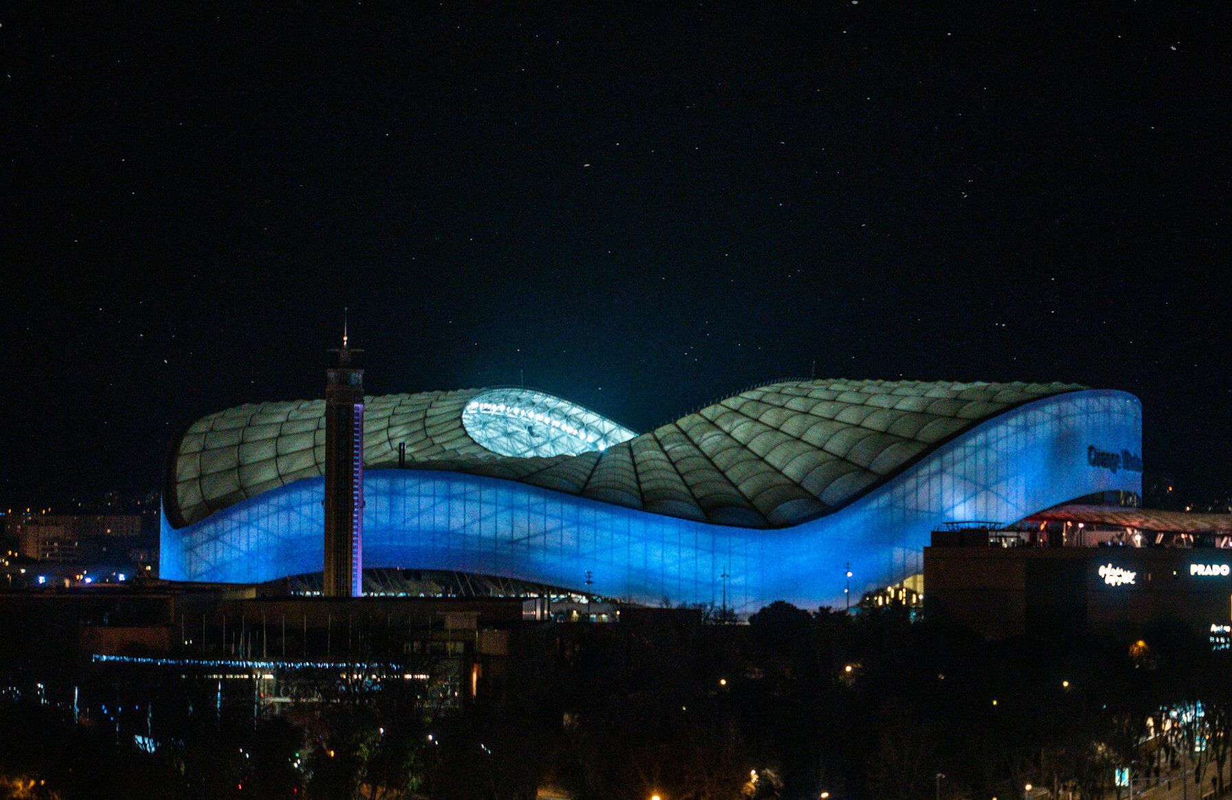 На Stade Velodrome однозначно стоит посмотреть вблизи.