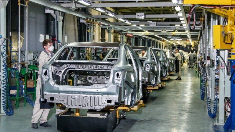 Оборудование для выпуска Lada Vesta начали перевозить в Тольятти