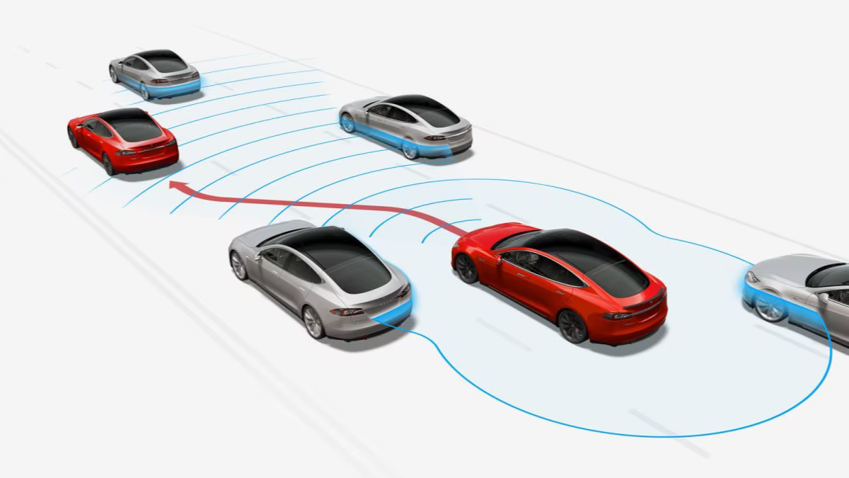 «Автопилот» Tesla, возможно, стал причиной аварии с 8 машинами и 9 пострадавшими