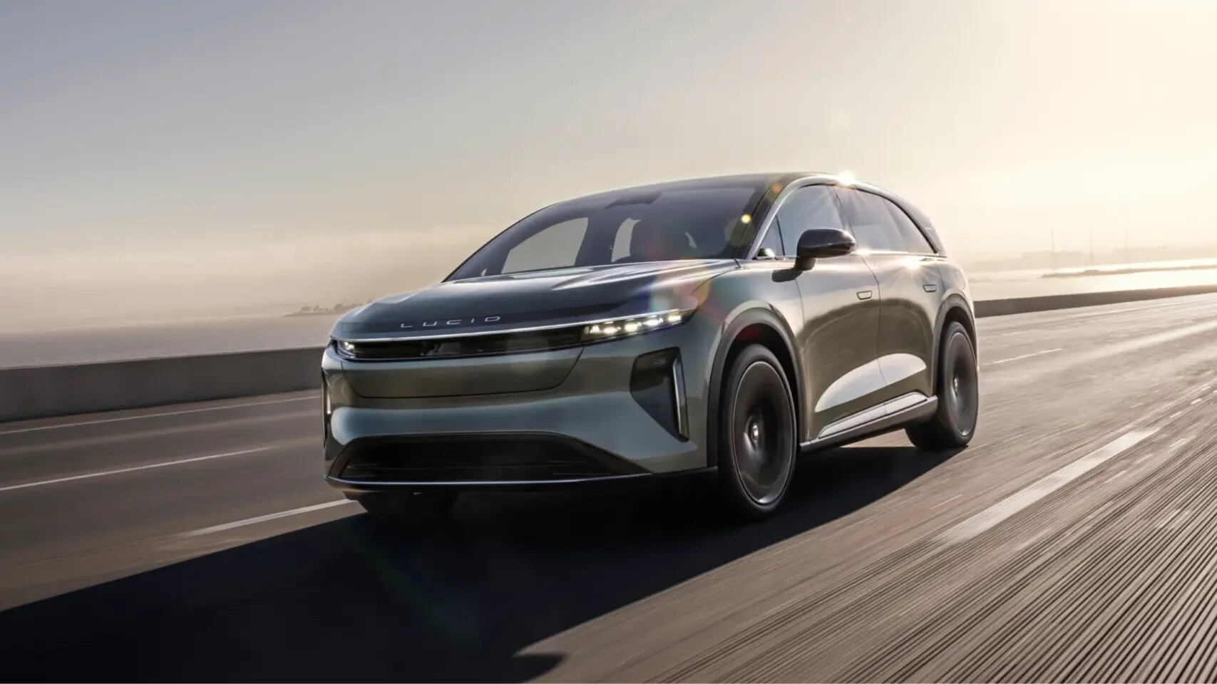 Стартовало производство 828-сильного премиального кроссовера Lucid Gravity