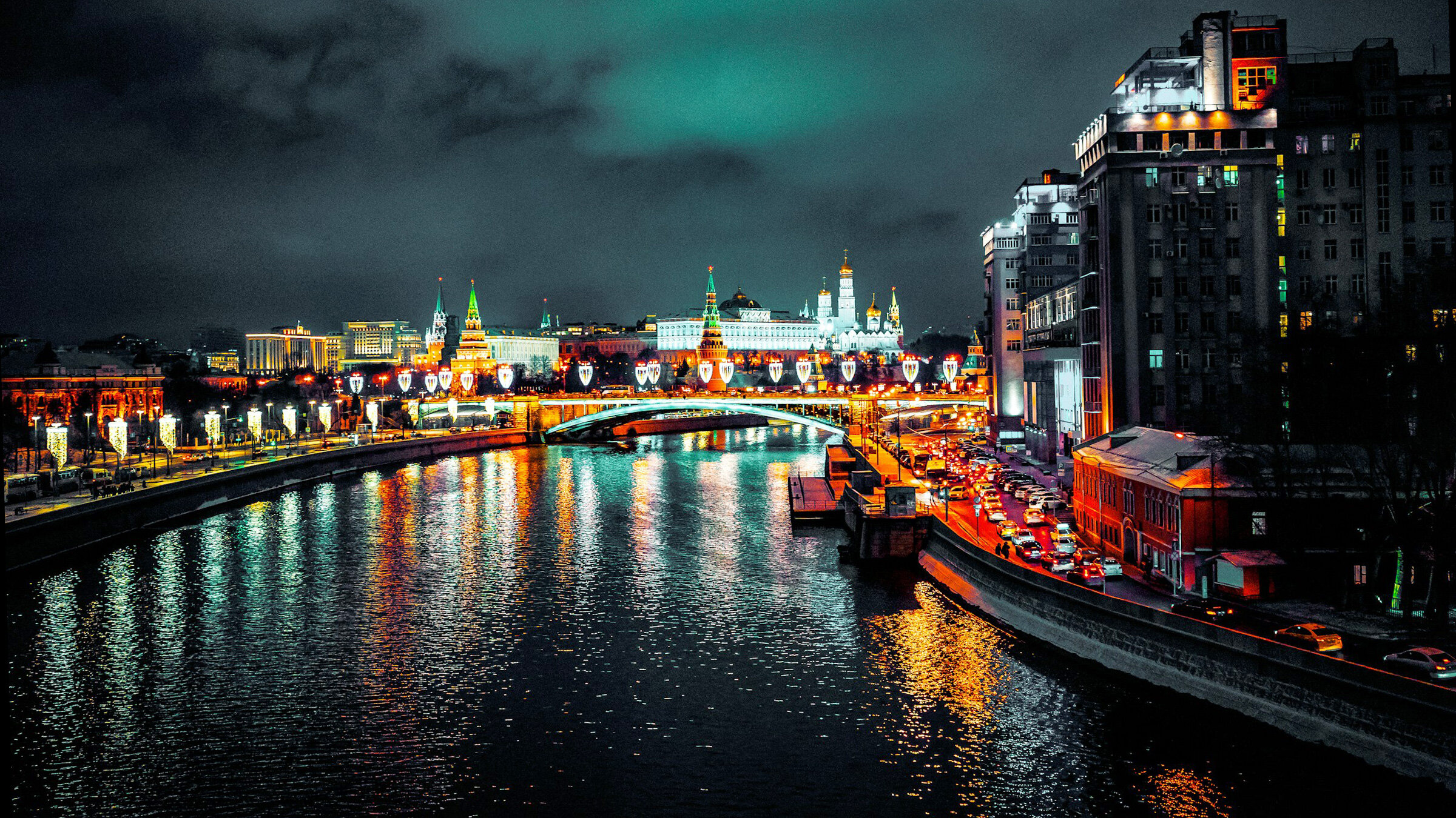 Что посмотреть в Москве ночью: фонтаны, пергола и вечеринка на теплоходе