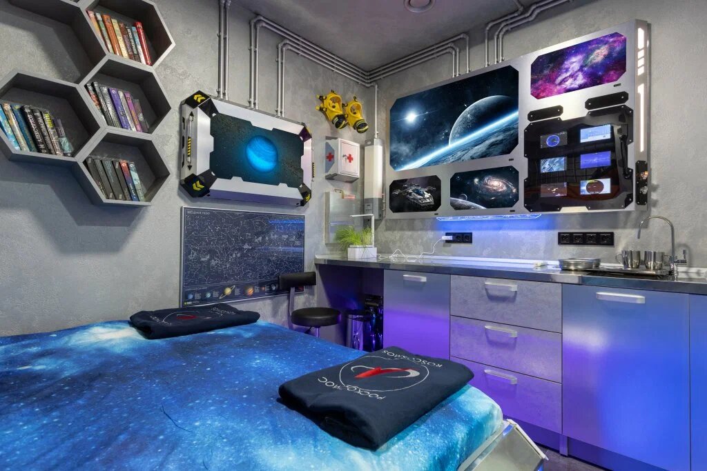 В комнатах совсем нет окон, поэтому клаустрофобам здесь тяжело.