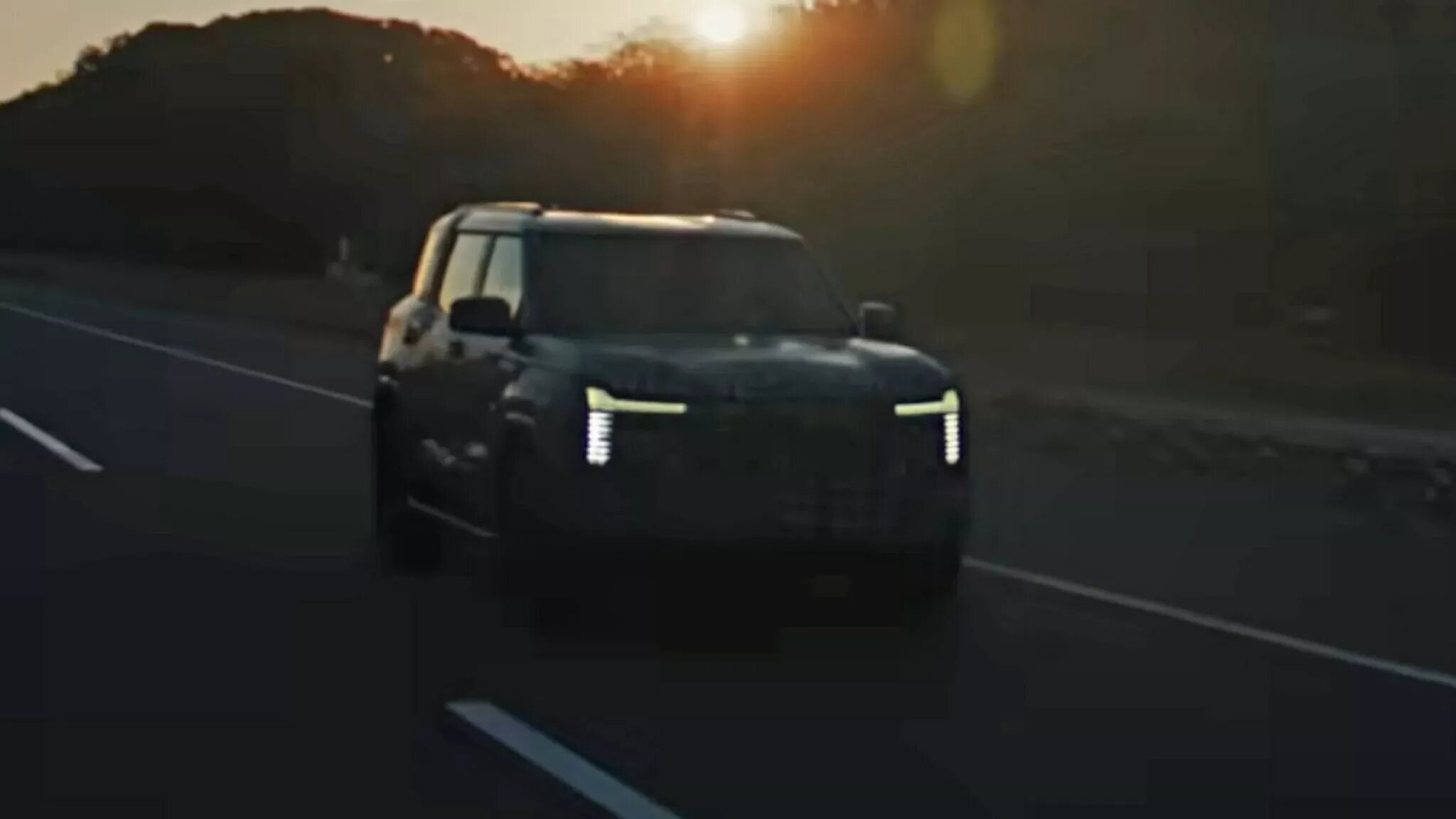 Mitsubishi намекнула на загадочную новинку: возможно, это новый Pajero