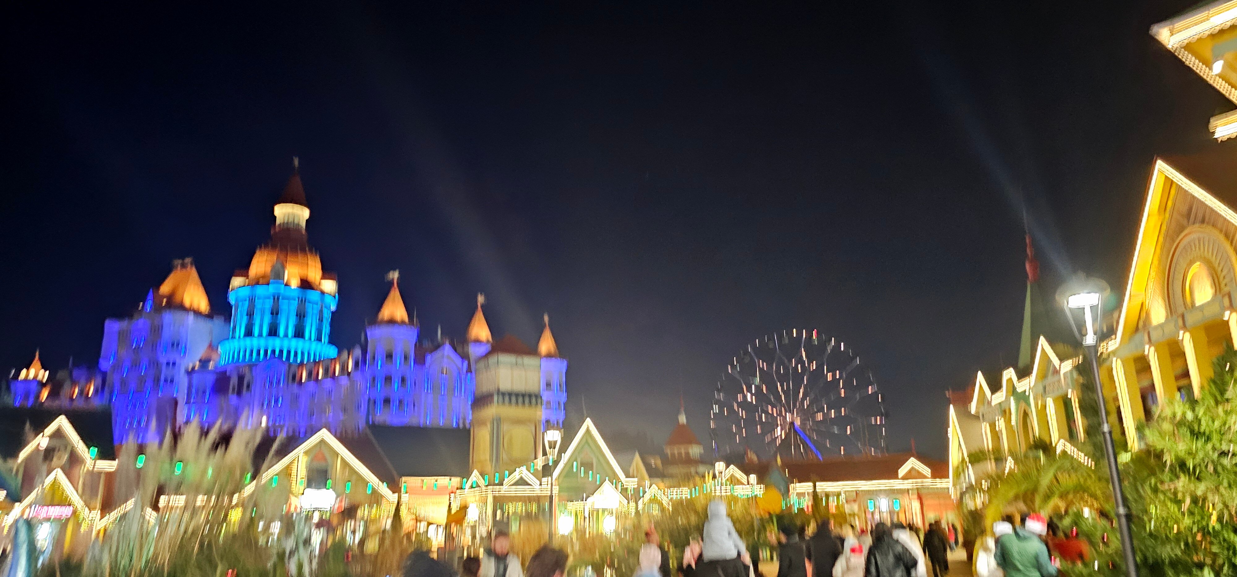 Зимний Сочи: новогодний хоккей, парк аттракционов и родельбан на Розе Хутор