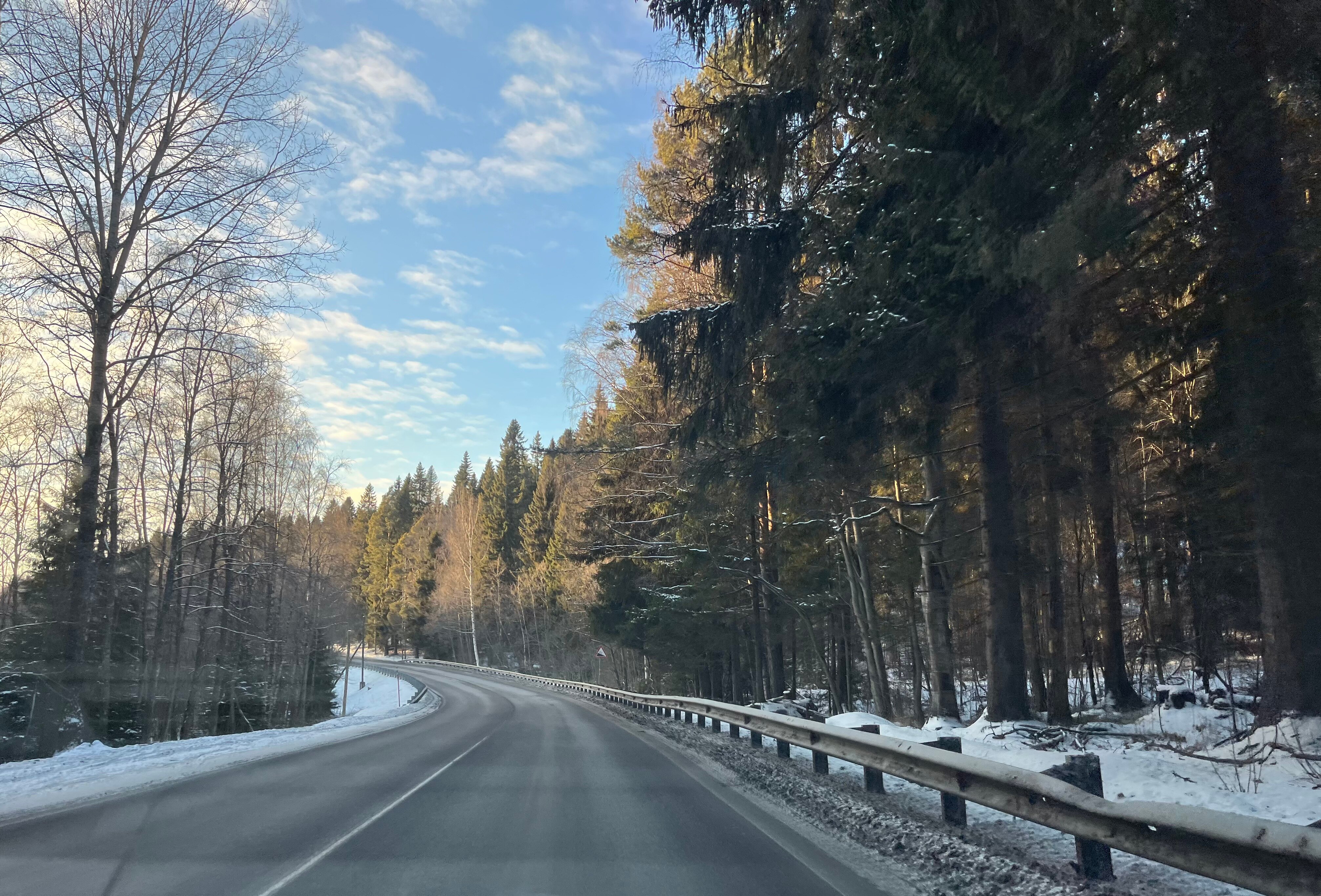 Карелия: форелевое хозяйство, снегоходы и база отдыха в лесу