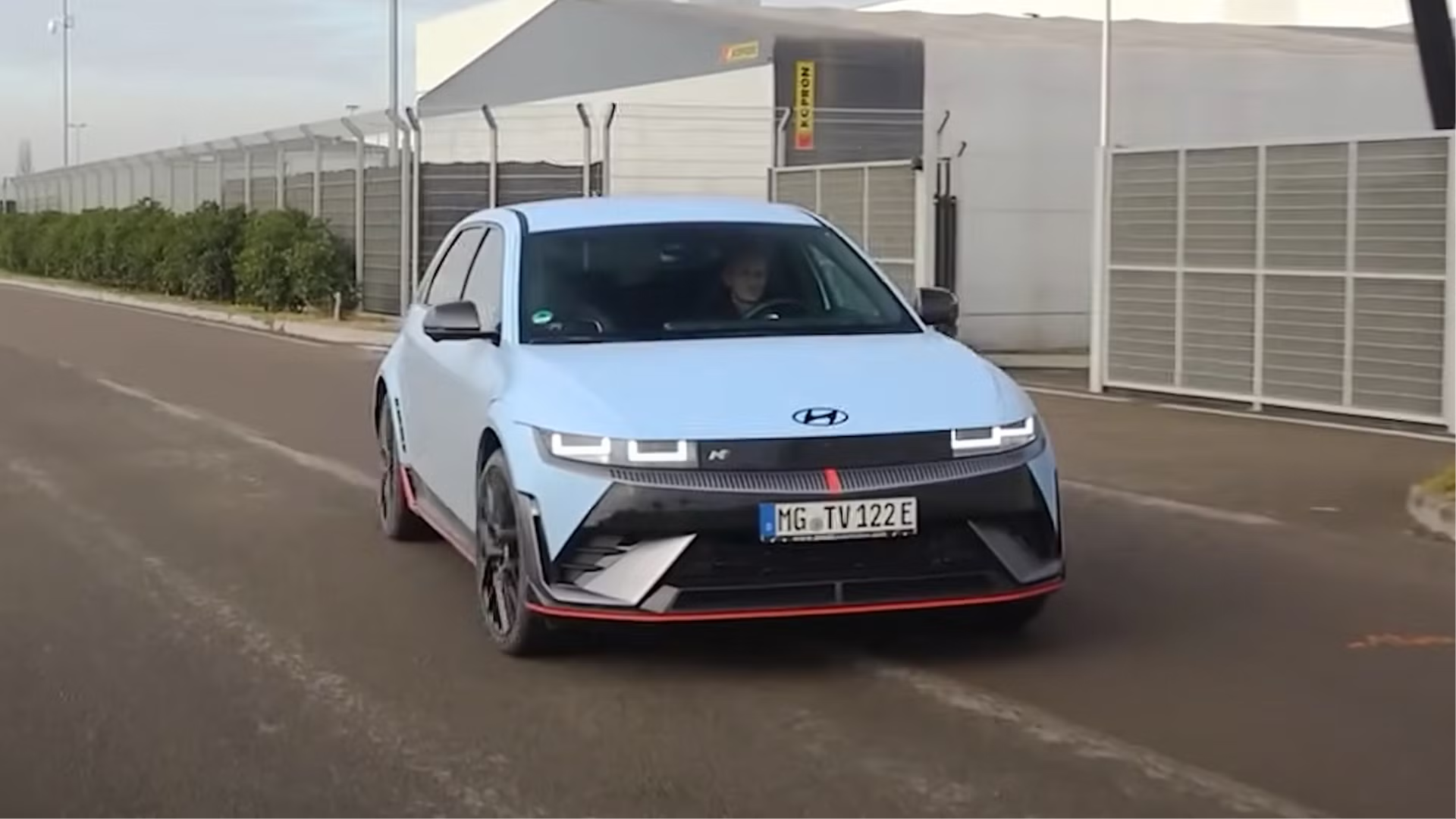 Инженеров Lamborghini застали за испытаниями электрокара Hyundai