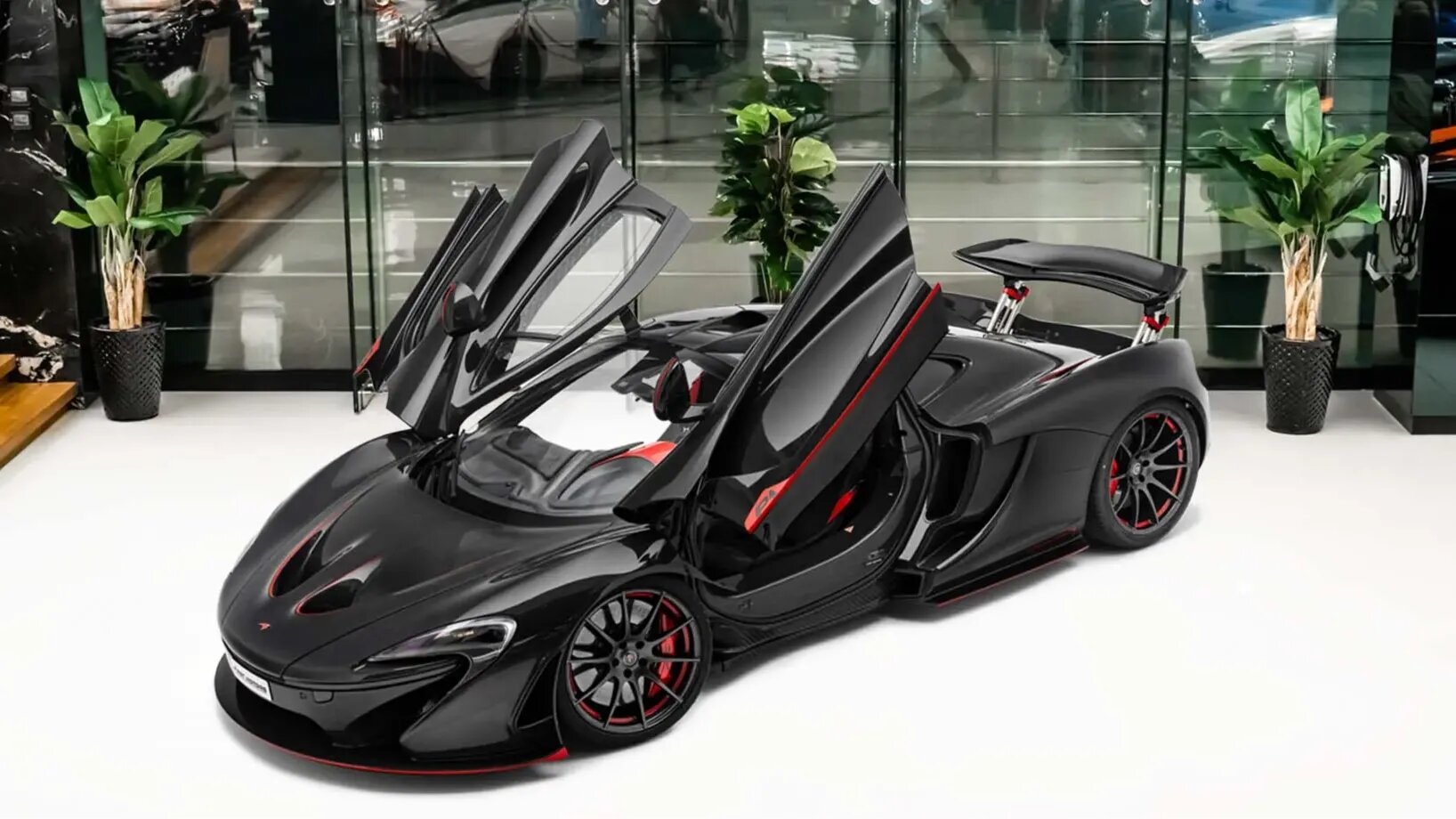 В продаже появился редчайший McLaren P1 с кузовом из некрашеного карбона