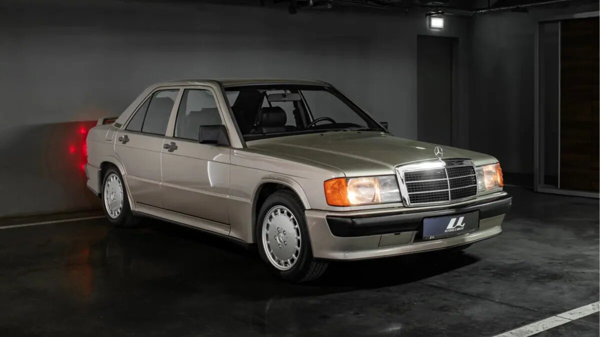 Редкий спортседан Mercedes-Benz 190 E из 80-х с мизерным пробегом появился в продаже в Москве