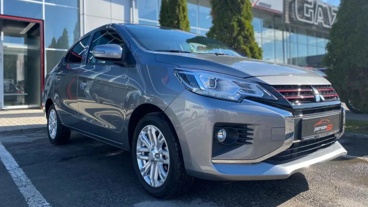 В Россию привезли конкурента Lada Granta от Mitsubishi
