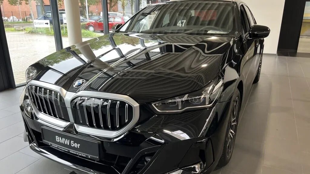 Седан BMW 5 серии нового поколения появился в продаже на Авто.ру