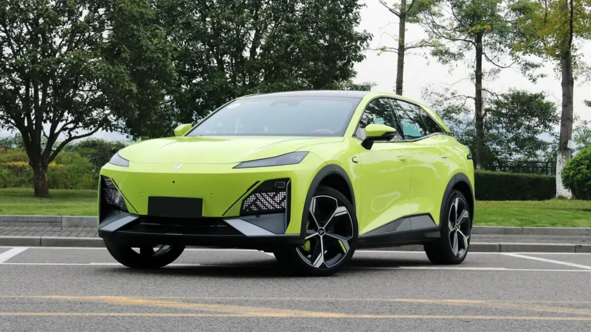 В России начали продавать гибридный кроссовер Changan Shenlan S7 с запасом хода 1120 км