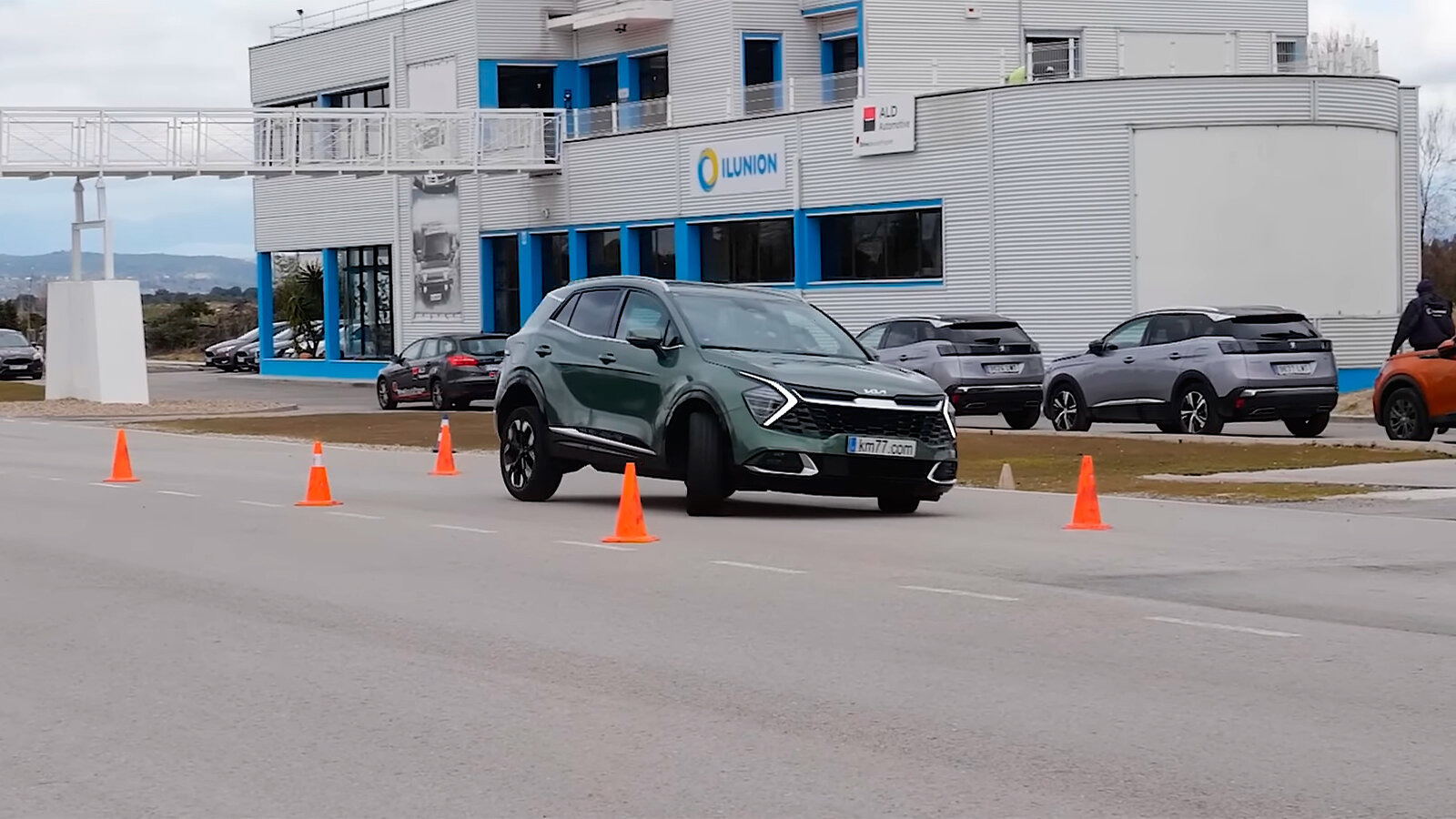 «Розеточный» Kia Sportage провалил лосиный тест, справившись с ним хуже соплатформенного Hyundai