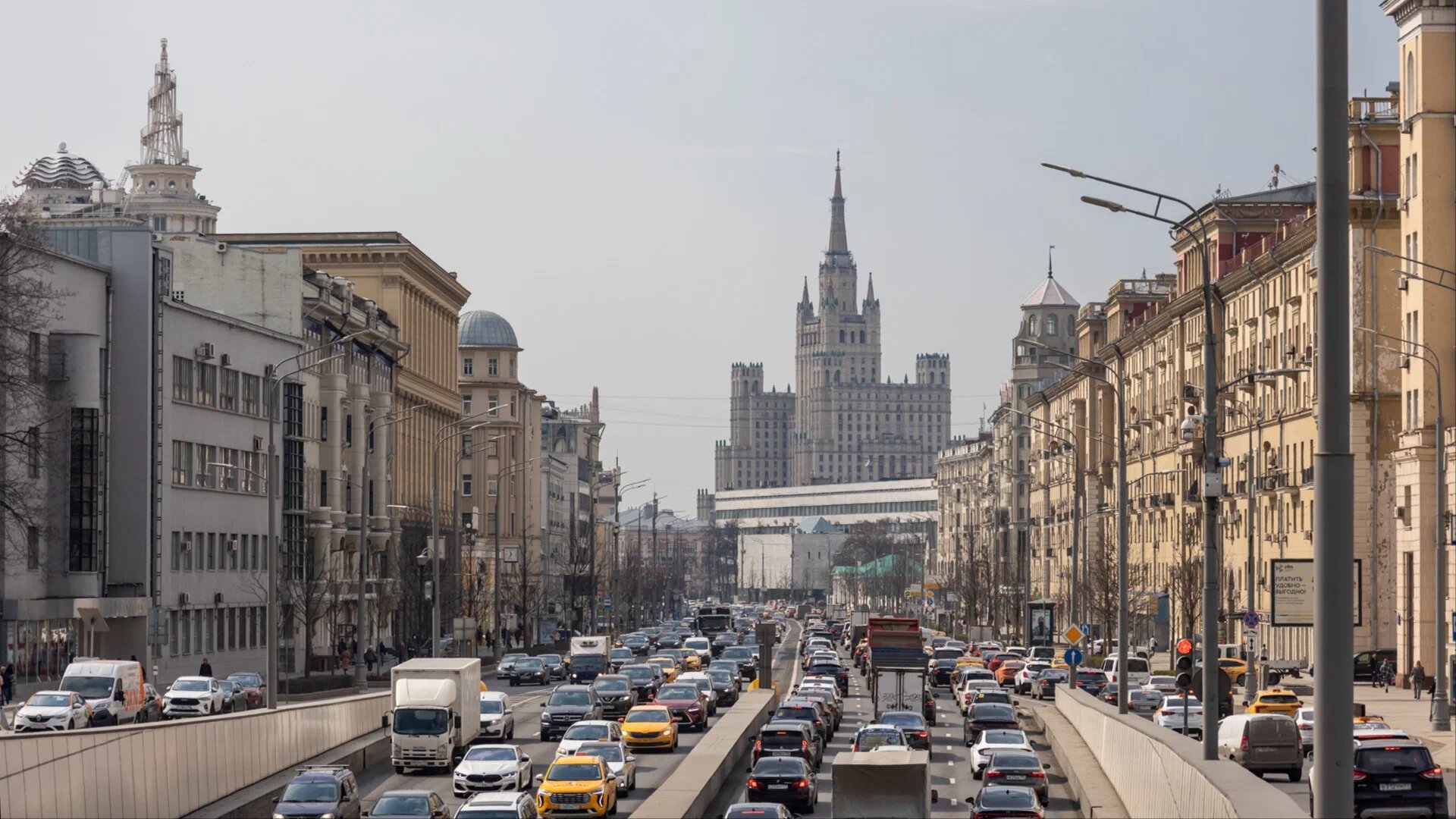 Названы самые аварийные места Москвы и Санкт-Петербурга