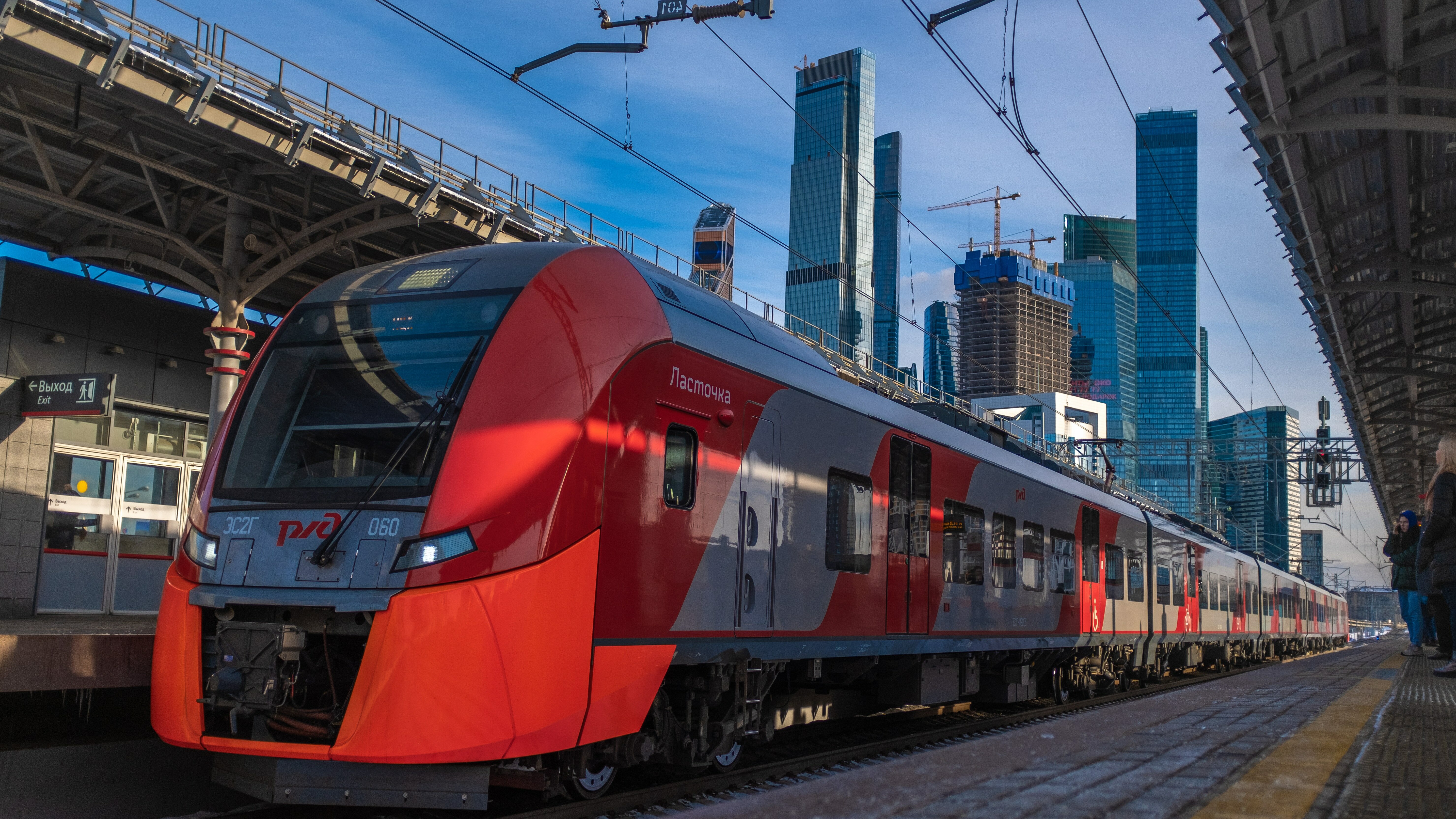 Сколько ехать от Москвы до Питера на поезде, машине, автобусе 