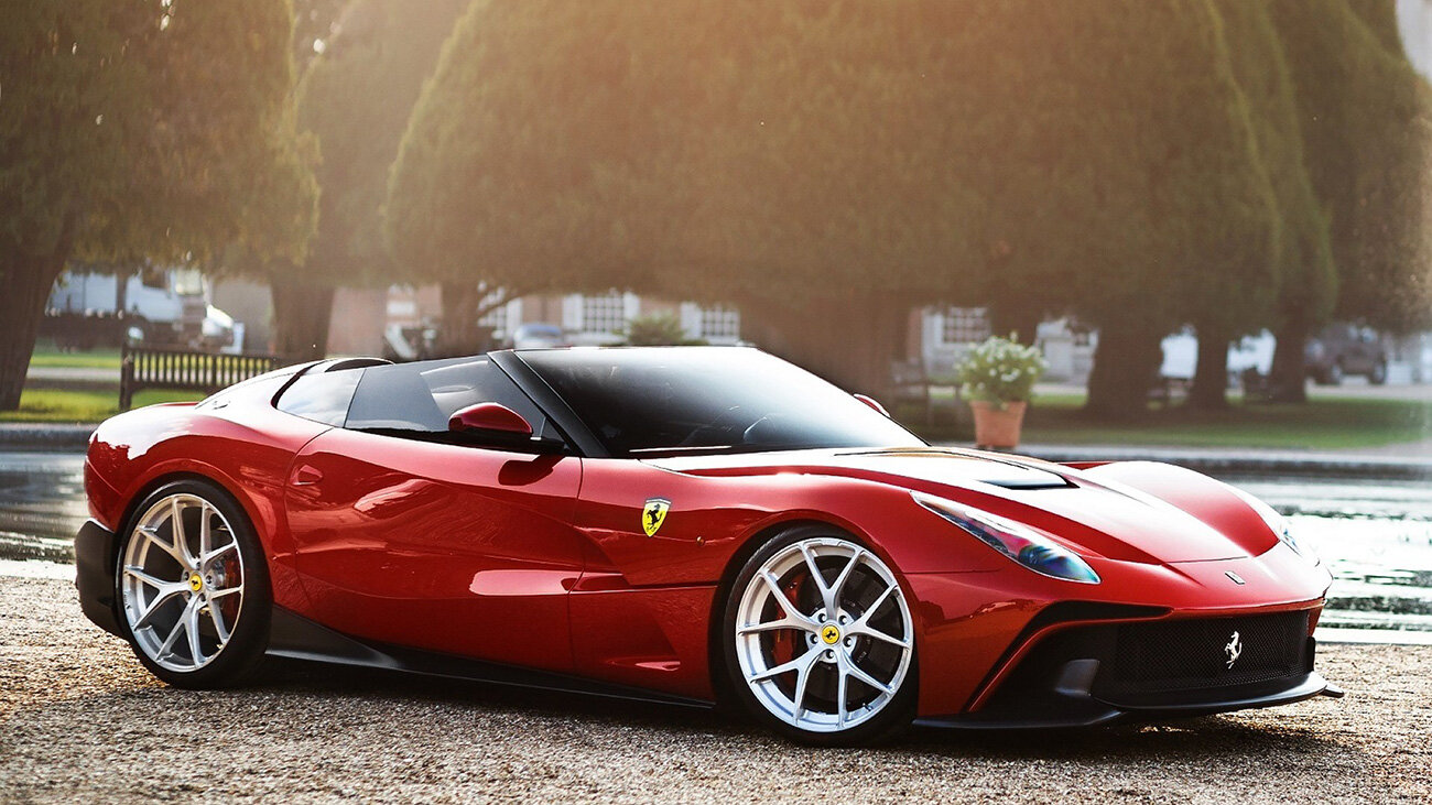 Әдемі қыз саусағымен мастурбация жасайды