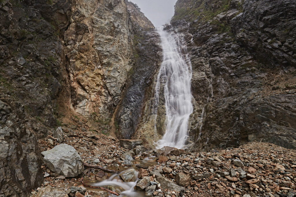 Водопад Шагацикомдон спрятался в каньоне и открывается, как
только подойдёте близко
