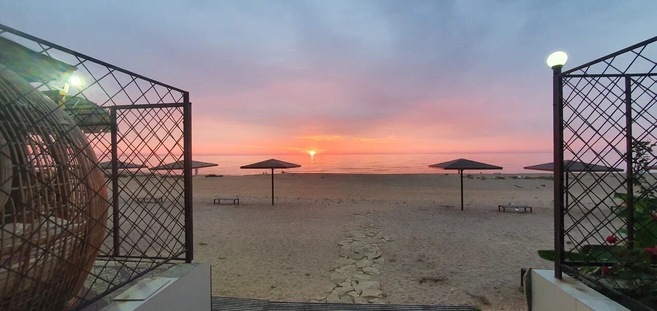 Вид на море из гостиницы «Алые
паруса».