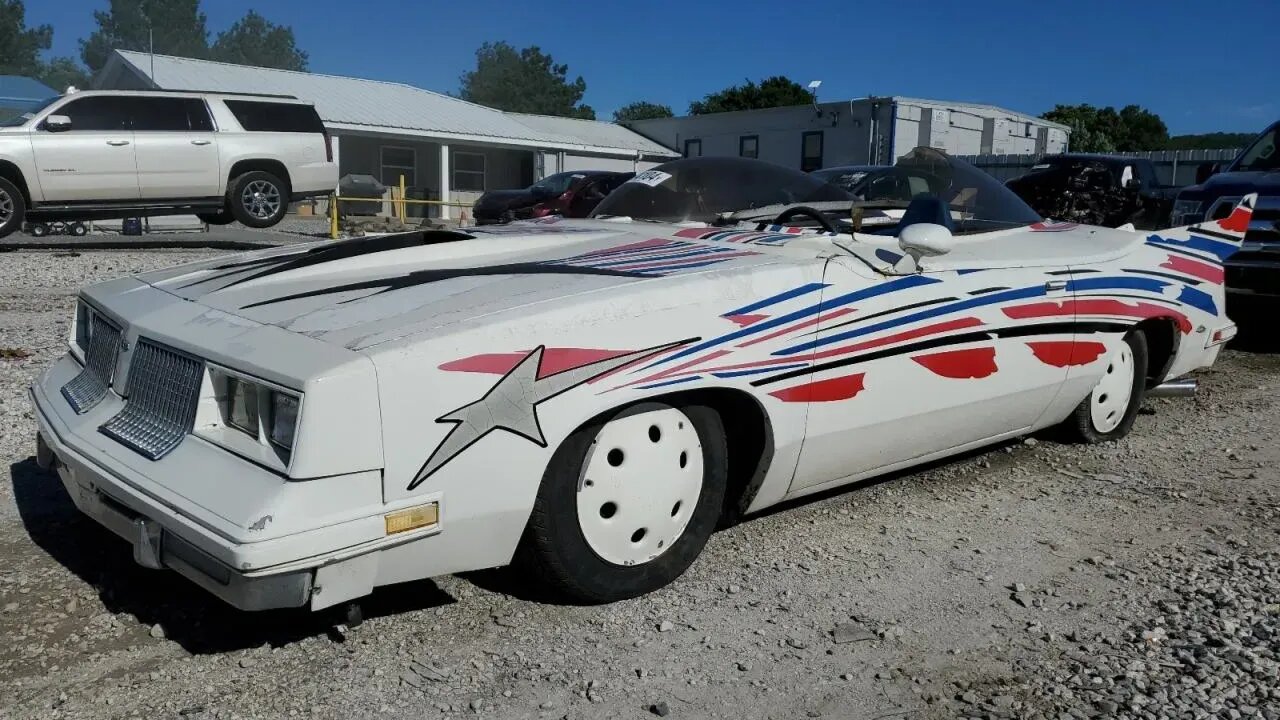 Уникальный Oldsmobile, участвовавший в шоу реактивных грузовиков, оценили дешевле Гранты
