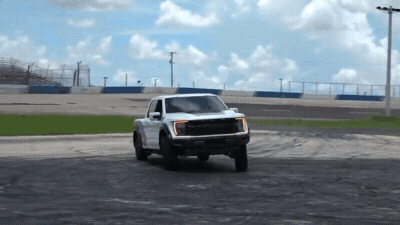 Пикап Ford F-150 Raptor превратили в дрифт-кар с крохотными задними колёсами