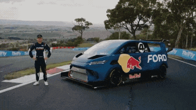Гоночный минивэн Ford оказался на треке быстрее, чем Mercedes-AMG GT3
