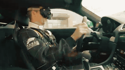 Посмотрите, как российский гонщик управлял Porsche Cayman в FPV-очках