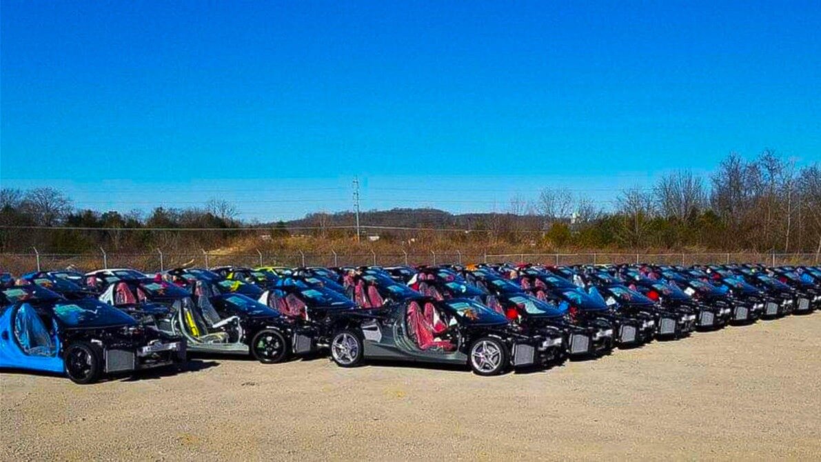 Посмотрите на десятки новых Chevrolet Corvette, которые отправят под пресс