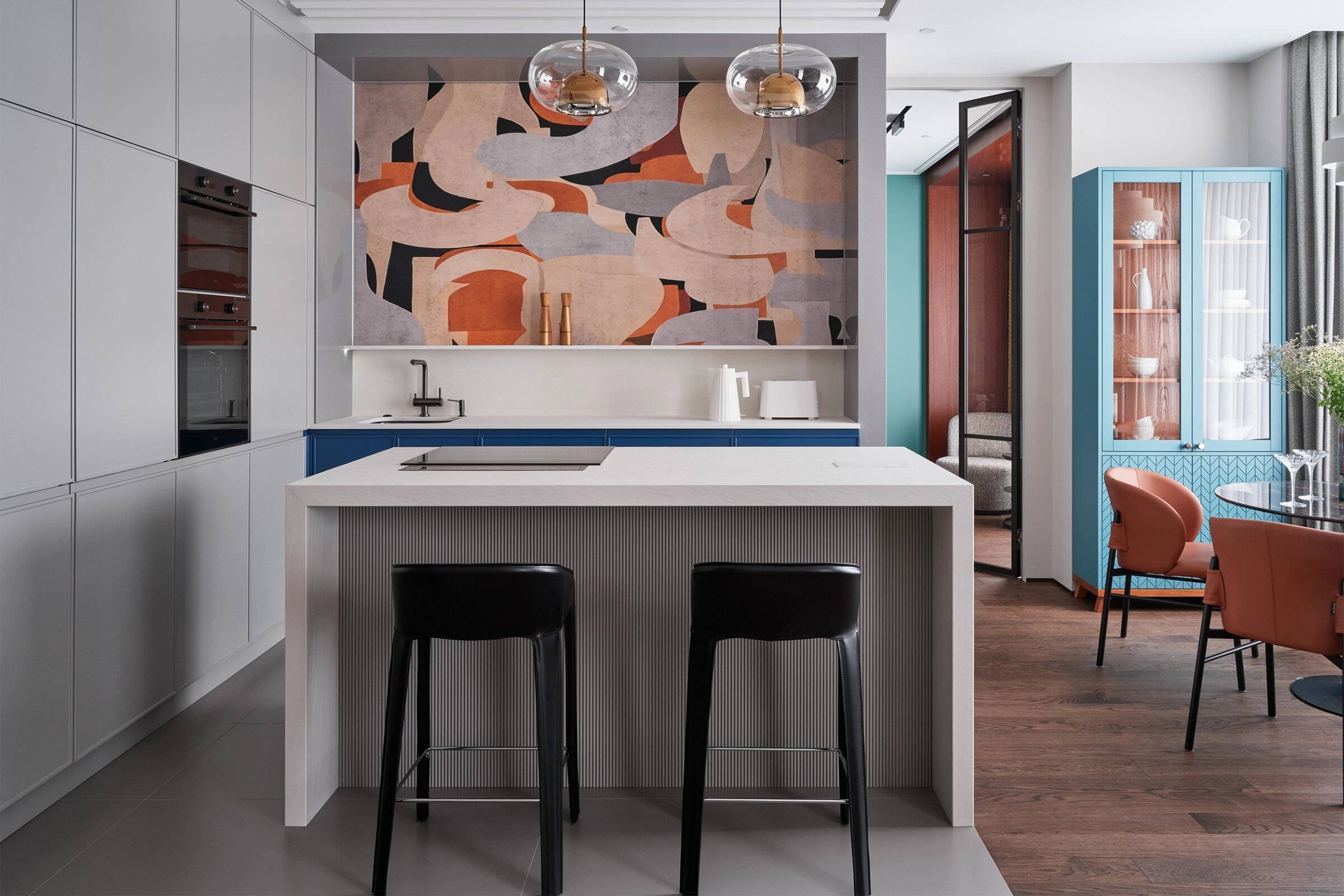 Ничего бежевого и нейтрального! История квартиры, где выбрали цвет вместо компромисса